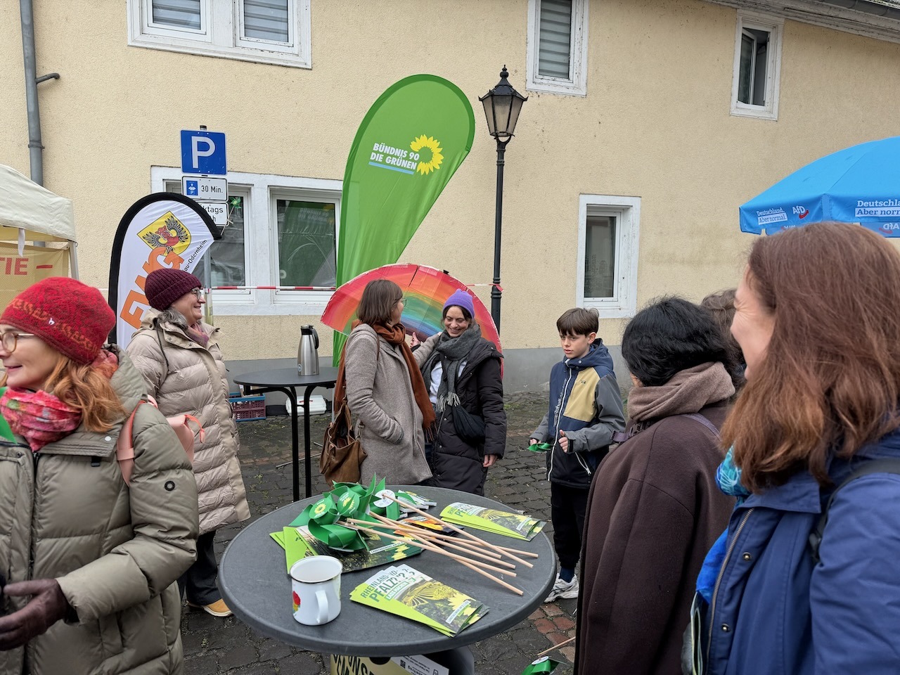 Szenen vom Infostand in Gau-Odernheim